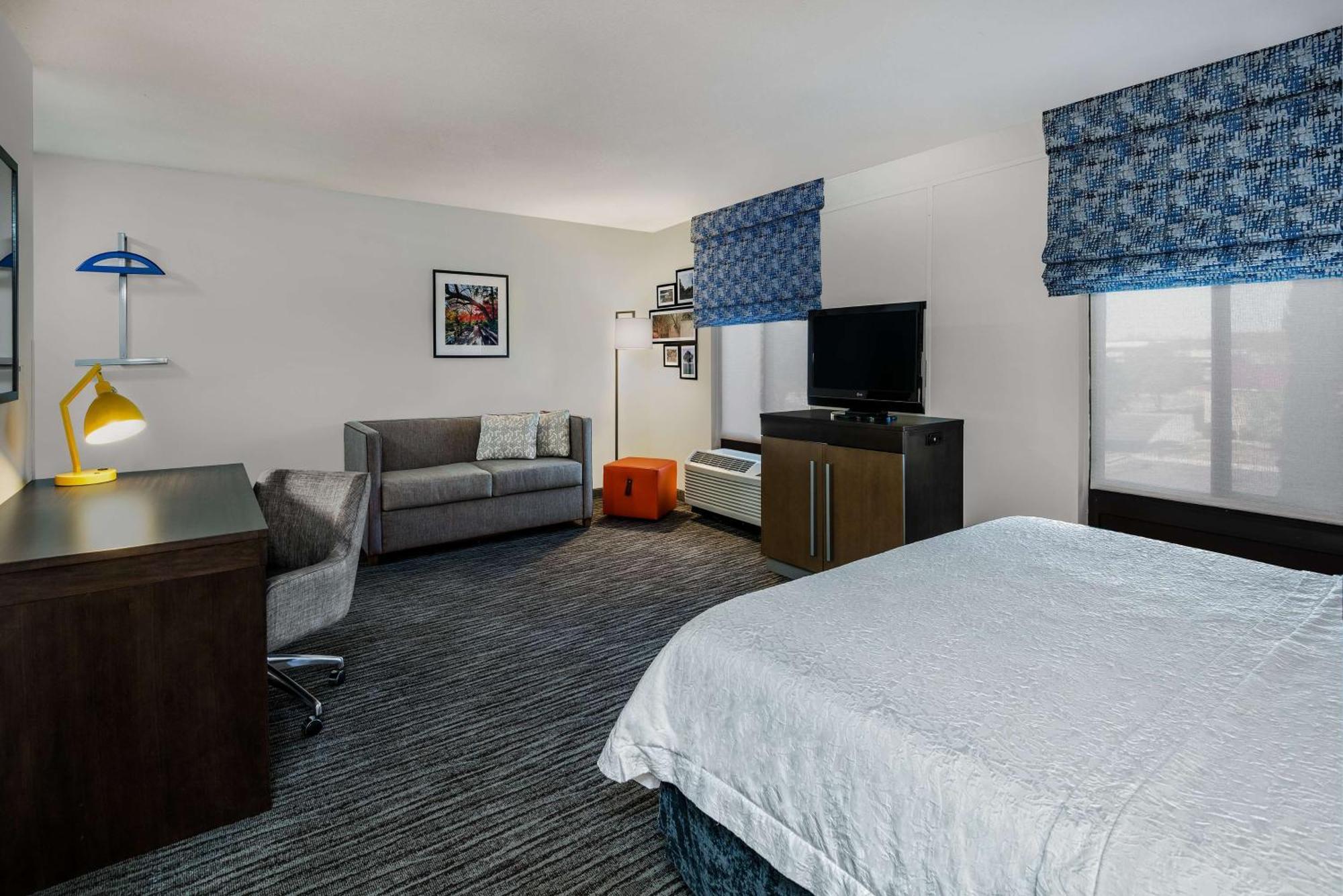 Hampton & Hotel 3*