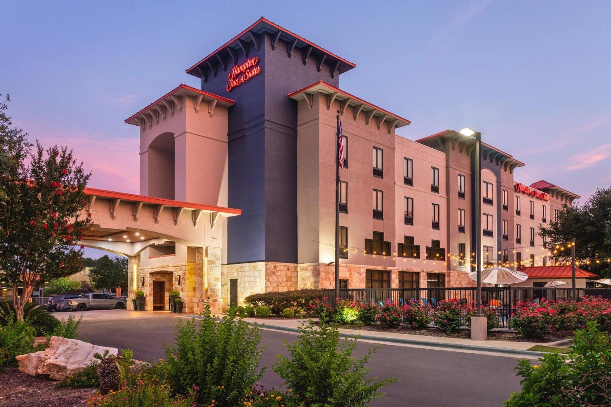 Hampton & Hotel