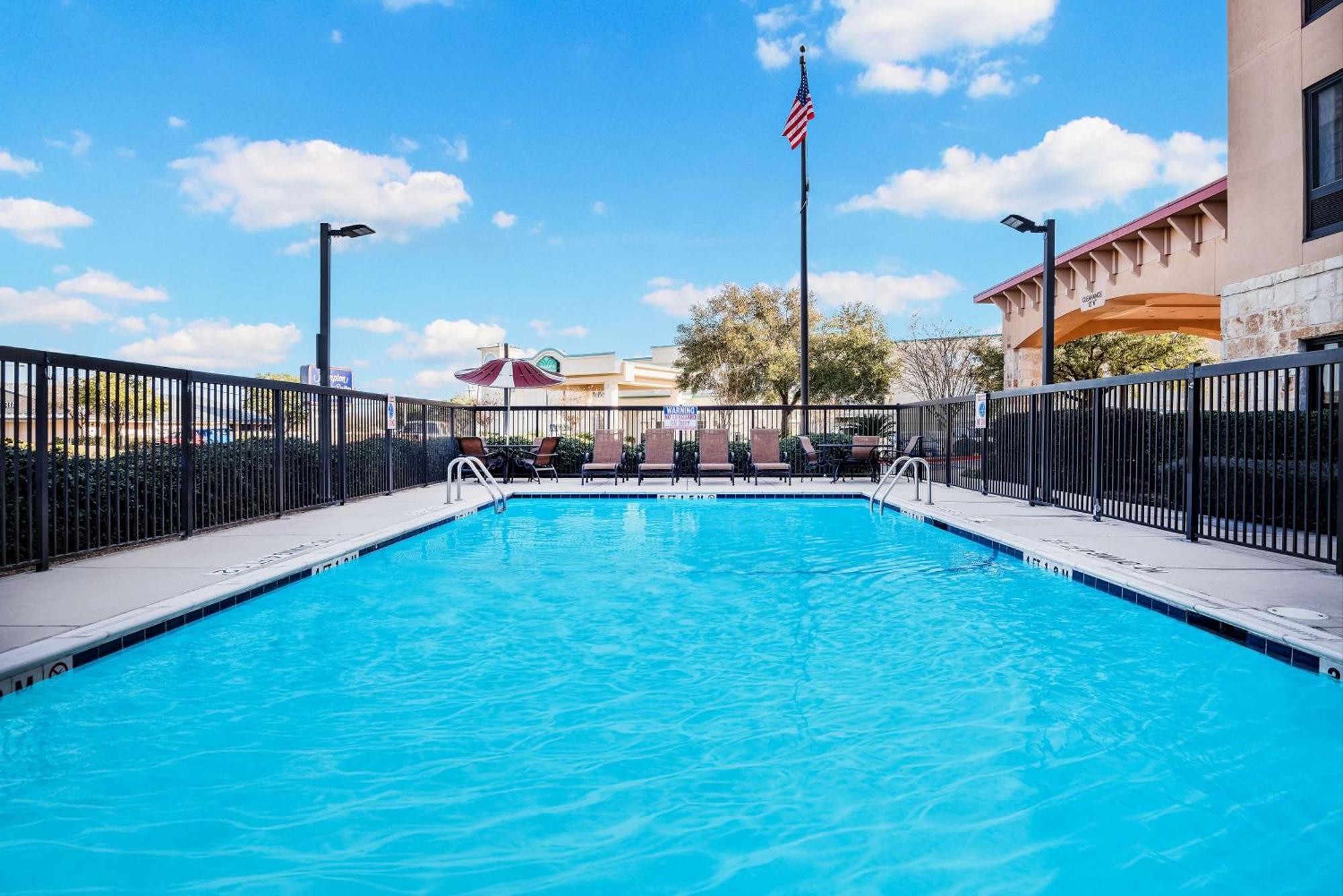 Hampton & Hotel 3*