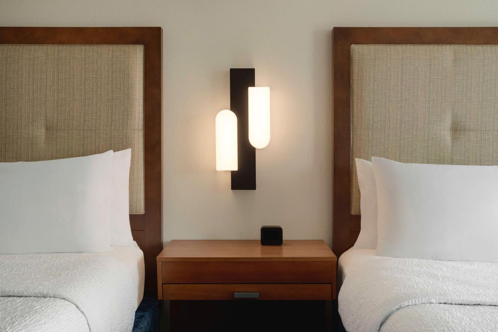 Hampton & Hotel 3*